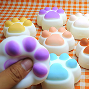 Jouet à presser en forme de patte de chat mignon, en TPE et silicone souple, jouet anti-stress pour enfants de 2 à 4 ans, unisexe, multicolore - Product Image 1