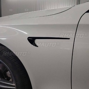 Pegatina para coche con efecto de fibra de carbono negro brillante, insignia 3D para Mercedes Benz Clase C, Clase E, E300L, C200L, E63, accesorios para coche, etiqueta lateral V8 - Product Image 3