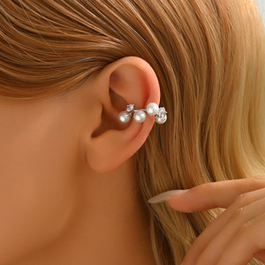 Bijoux pour femmes, boucles d'oreilles en laiton blanc électro-plaqué pour femmes, modèle minimaliste élégant et polyvalent, bijoux pour femmes - Product Image 6