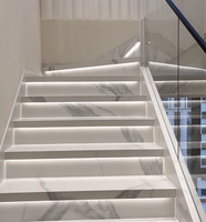 Prima Lumière LED de luxe avec capteur Escalier droit Conception personnalisée Escalier rampe en bois Main courante Escalier intérieur