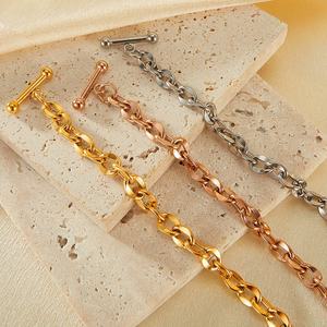 Vente <span class=keywords><strong>en</strong></span> gros de <span class=keywords><strong>bracelet</strong></span> à breloques <span class=keywords><strong>en</strong></span> plaqué <span class=keywords><strong>or</strong></span> 18 ct avec fermoir à bascule <span class=keywords><strong>en</strong></span> zircon cubique pour femmes bijoux tendances <span class=keywords><strong>en</strong></span> acier inoxydable avec chaîne et maillons - Product Image 3