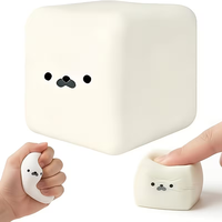 Peluches Tofu Douces, Cadeaux Anti-Stress en Forme de Cube Blanc, Jouets Squishy en Pâte pour Soulager l'Anxiété et Apaiser l'Esprit
