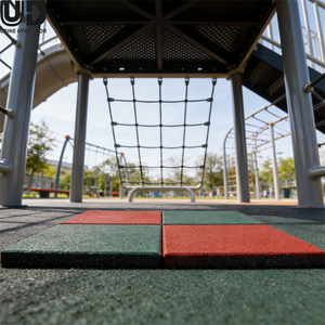 Piastrelle in Gomma per Parchi Giochi Personalizzate, Creano una Superficie Uniforme Senza Fessure o Giunzioni, Tappetino in Gomma - Product Image 1