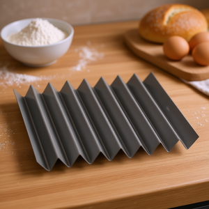 Bandeja para hornear Patisse con diseño de diente de lobo de 10 pulgadas para hornear pan. - Product Image 3