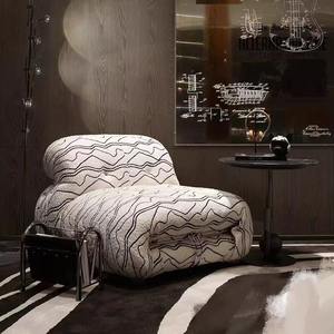 Cama para mascotas rellena de lana, rectangular, de tela suave flocada para perros y gatos, diseño cómodo y con soporte. - Product Image 3