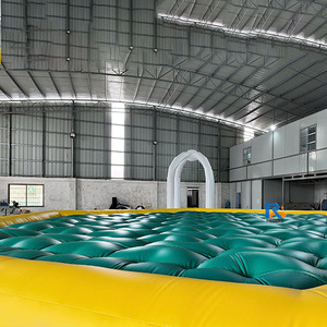 Castillo Inflable Gigante Verde <span class=keywords><strong>de</strong></span> PVC Fácil <span class=keywords><strong>de</strong></span> Instalar, Cancha <span class=keywords><strong>de</strong></span> Fútbol Personalizable para <span class=keywords><strong>Alquiler</strong></span> en Parques Infantiles - Product Image 5