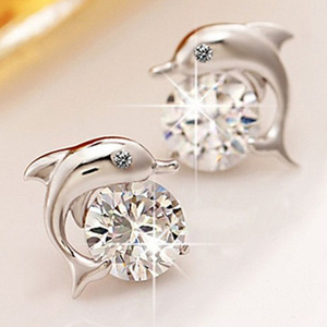 Orecchini a perno con delfino carino per donna, stile europeo, lucidi, piccoli accessori per l'orecchio, regalo per feste e uso quotidiano - Product Image 1