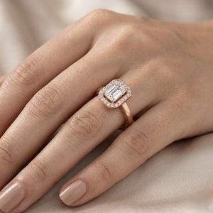 Anillo de Compromiso de Lujo en Oro Rosa de 10K con Diamante Corte Esmeralda, Elegante Joyería Nupcial para Mujer, Regalo de Aniversario - Product Image 2