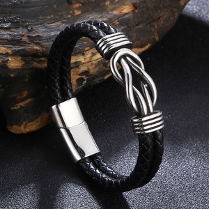 Bracciale da <span class=keywords><strong>uomo</strong></span> in pelle intrecciata con charm magnetico in acciaio inossidabile, stile punk rock, con filo di cucito in pelle, accessorio <span class=keywords><strong>elegante</strong></span> da rocker. - Product Image 4