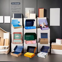 Boîte à vêtements en carton de luxe en gros du fabricant, gaufrage, estampage, emballage en papier ondulé pour bougies, portefeuilles