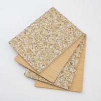 Panneau composite en acier de 3 mm 1220x2440 mm avec finition aspect marbre beige pour les panneaux muraux de réception d'hôtel