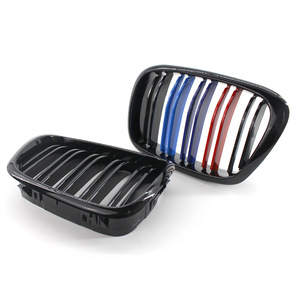 กระจังหน้า BMW E39 ซีรีส์ 5 สีดำเงา สไตล์ M พร้อมแถบสีแดงน้ำเงิน ทำจากพลาสติก ABS สำหรับรุ่นปี 1999-2003 รุ่นอัพเกรด - Product Image 4