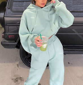 Completo Sportivo Unisex Invernale in Felpa di Cotone Pesante con Stampa a Rilievo e Logo Personalizzato - Pantaloni e Felpa con Cappuccio - Product Image 4