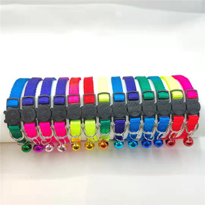 <span class=keywords><strong>Collar</strong></span> ajustable de nailon con campana para mascotas, <span class=keywords><strong>collar</strong></span> colorido para gato, arcoíris, venta al por mayor de fábrica - Product Image 1