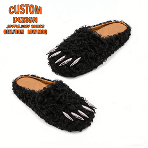 Ciabatte di Design Personalizzate in Peluche con Logo Personalizzato, <span class=keywords><strong>Pantofole</strong></span> da Uomo in Finta Pelliccia a Forma di Zampa d'<span class=keywords><strong>Orso</strong></span> con Artigli Metallici - Product Image 2