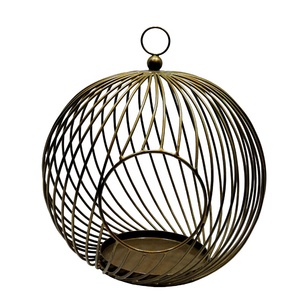 Lanterne en métal de fer de couleur antique Unique bougeoir et pot de bougie d'ouragan de Noël pour la décoration légère de la maison - Product Image 1
