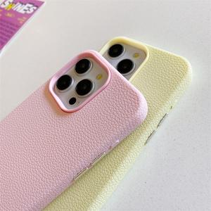 Funda Compatible con iPhone 16e, 15 <span class=keywords><strong>Pro</strong></span> <span class=keywords><strong>Max</strong></span>, <span class=keywords><strong>14</strong></span>, 13, Carcasa de Silicona y PC Suave y Rígida, con Relieve, Antigolpes, Sensación de Piel - Product Image 3
