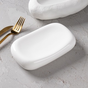 Assiettes rectangulaires creuses épaisses blanches modernes en céramique Assiettes de restaurant personnalisées Vaisselle <span class=keywords><strong>Assiette</strong></span> en céramique vente en gros - Product Image 1