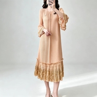 Robe plissée Miyake pour femme, décontractée, longueur cheville, avec ceinture à volants et pompons, manches trompette, motif feuille d'or, vente en gros