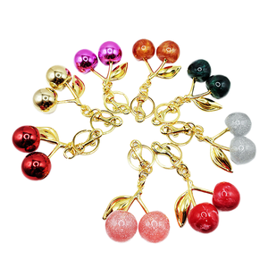 Para monederos y bolsos de entrenador, abalorio y llavero de bolso de cereza roja, resina impresa UV con accesorio de estilo de dibujos animados de acrílico brillante - Product Image 1