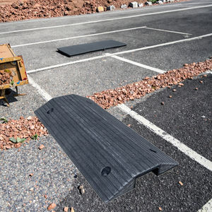 Geel Pvc-Deksel 2-kanaals Podiumgebruik Van Rubber En Kunststof Kabelbrugkabelbeschermers - Product Image 2