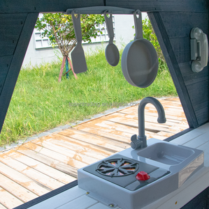 บ้านไม้กลางแจ้งแข็งแรงทนทานพร้อมประตูสีเขียว กล่องดอกไม้สีขาว ปล่องไฟ และครัวเล่น - บ้านเล่นสำหรับเด็กในสวนหลังบ้าน - Product Image 6