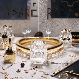 Bague de mariage en or massif sertie de moissanite taille brillant coussin allongé platine 7,5x10,5 mm - Product Image 3