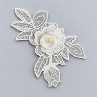Vente en gros d'appliques en dentelle de fleurs en organza blanches 3D ornées de perles pour robes de mariée, voiles de mariée, accessoires pour cheveux et couture DIY