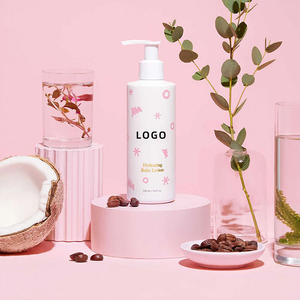 Set per la Cura della Pelle Sensibile dei Neonati <span class=keywords><strong>con</strong></span> Lozione Idratante a Base di Erbe e Vitamina C, Olio da Massaggio, Shampoo e Bagnoschiuma per Tutti i Tipi di Pelle - Product Image 2