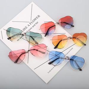 Lunettes de soleil en métal en forme de cœur, monture or rose, verres AC, unisexe, protection UV375, classe 2 - Product Image 3