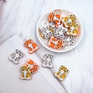 Tout nouveau bébé perles de dentition minuscule tige rongeur de qualité alimentaire bricolage sucette Bracelet d'allaitement forme de tigre perle en vrac - Product Image 1