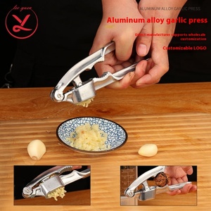 Presse-ail multifonctionnel et durable pour la cuisine domestique, en alliage d'aluminium avec lame en acier inoxydable, pince à noix, pressage manuel - Product Image 6