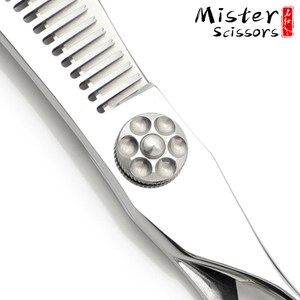 กรรไกร<span class=keywords><strong>ตัดผม</strong></span>ช่าง<span class=keywords><strong>ตัดผม</strong></span> 6.0 นิ้ว คุณภาพสูง ฟันรูป<span class=keywords><strong>ตัว</strong></span><span class=keywords><strong>วี</strong></span> กรรไกร<span class=keywords><strong>ตัดผม</strong></span>ช่าง<span class=keywords><strong>ตัดผม</strong></span>ที่ดีที่สุด สำหรับมืออาชีพ - Product Image 4