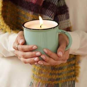 Bougie aromathérapeutique artisanale LANJO en cire de soja vintage dans un pot réutilisable en émail, durée de combustion longue durée, respectueuse de l'environnement - Product Image 1