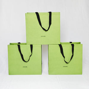Bolsa de papel de arte ecológica personalizada para ropa y zapatos verde con logotipo personalizado y laminación - Product Image 6