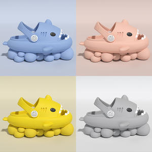 Zapatillas de tiburón bonitas de verano para niños superventas con múltiples colores y <span class=keywords><strong>sandalias</strong></span> antideslizantes de dibujos animados de suela gruesa - Product Image 2