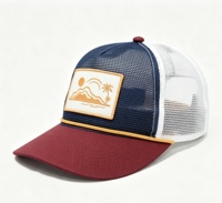 Casquette de baseball bicolore en tissu maillé personnalisée OEM ODM avec patch tissé, logo brodé et bordure en corde pour l'extérieur et la plage