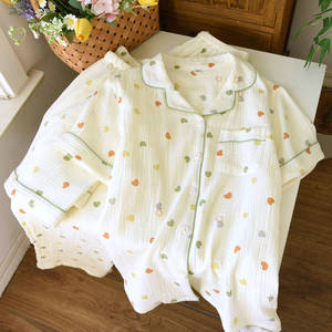 Pyjama femme SUHE PJ-045 en gaze de coton tissée 100 %, taille élastique, doux, manches courtes, ensemble deux pièces uni avec logo frontal, collection Printemps - Product Image 3
