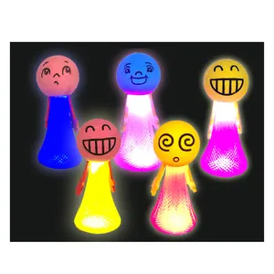 Vente en gros Balle rebondissante amusante jouets lumineux Jumping popper spring bounce elf Led light-up rebondissant elfe jouets avec lumière