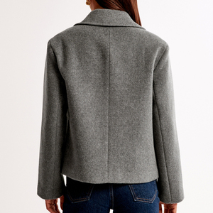 Manteau d'hiver chaud à revers vintage Manteau en laine personnalisé à simple boutonnage Veste décontractée pour femmes vêtements de rue - Product Image 4