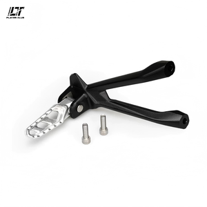 Kit de repose-pieds arrière Sur-Ron Ultra, repose-pieds de moto en métal noir pliables avec design réglable - Product Image 3