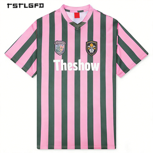 Maillot de football rayé rose et vert personnalisé, col en V, manches courtes, avec écussons tissés et logo sur la poitrine, coupe athlétique - Product Image 1