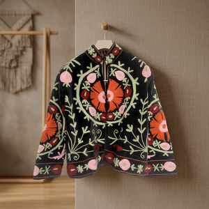 Veste réversible en velours brodé Suzani noir, faite à la main, taille unique, doublure en coton, polyester/coton, style bohème - Product Image 2