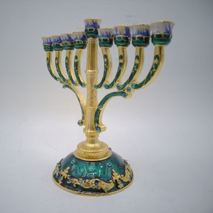 Candelieri per Shabbat in Tono Oro - Lega Metallica di Lusso - Regali Personalizzati Design Gerusalemme - Candelieri in Lega Metallica Incisi - OEM - Product Image 2