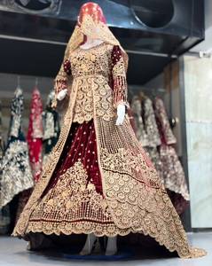 Vestido de novia de lujo con corte en cola, bordado, de alta demanda, con dupatta de diseñador para mujer, disponible para la venta. - Product Image 4