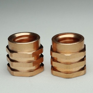 Inserts filetés hexagonaux en aluminium usinés sur mesure par CNC pour fixation par moulage par injection plastique - Product Image 2