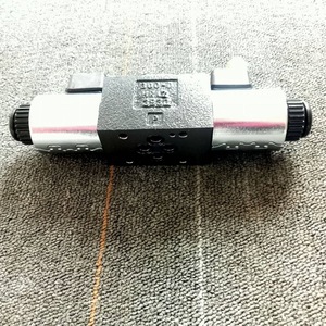 โซลินอยด์วาล์ว Parker D1VW004CNJDLJ591 350 บาร์ พอร์ตขนาด 1/4 นิ้ว วาล์วควบคุมทิศทางไฮดรอลิก สำหรับใช้งานในอุตสาหกรรม - Product Image 2