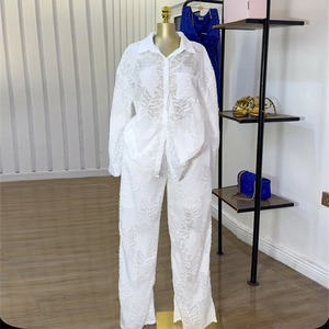 Nuova Collezione Completo Due Pezzi da Donna - Camicia a Maniche Lunghe con Colletto e Tasche Applicate, Vita Alta - Product Image 1
