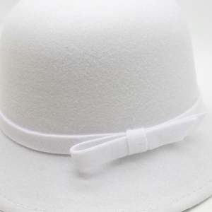 Chapeau Bob Blanc Élégant avec Nœud en Ruban pour Femme, Idéal Mariage, Église, Vente en Gros pour Fêtes Décontractées et Scènes Extérieures - Product Image 5