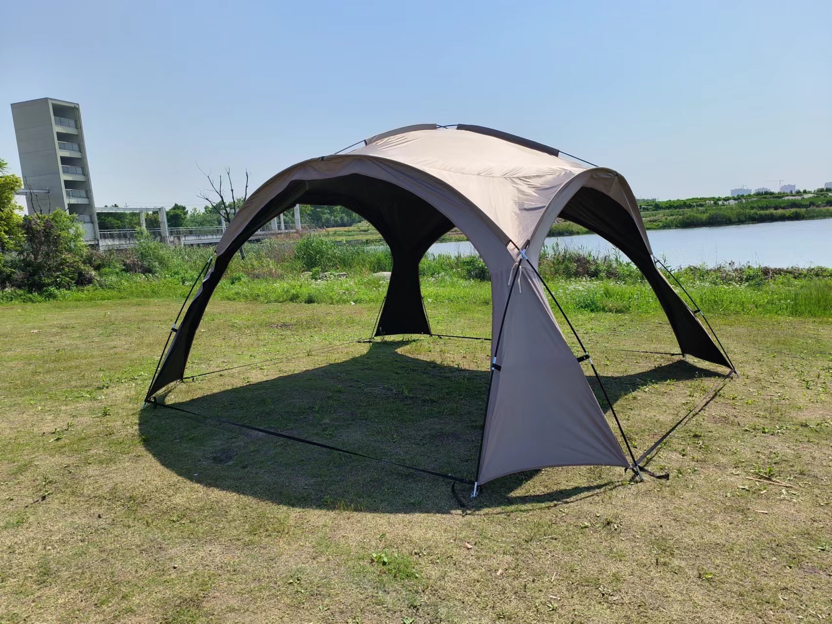 Canopy dôme couleur café style bouton (vinyle occultant intégral)